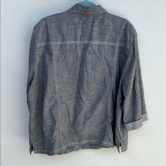 Alfred Dunner Woman Light Gray Button Front Shirt Tailored stitch details. 24W - Picture 5 of 5